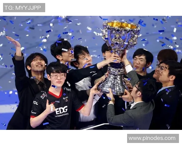 EDG在世界冠军杯中的战术表现分析与点评探讨